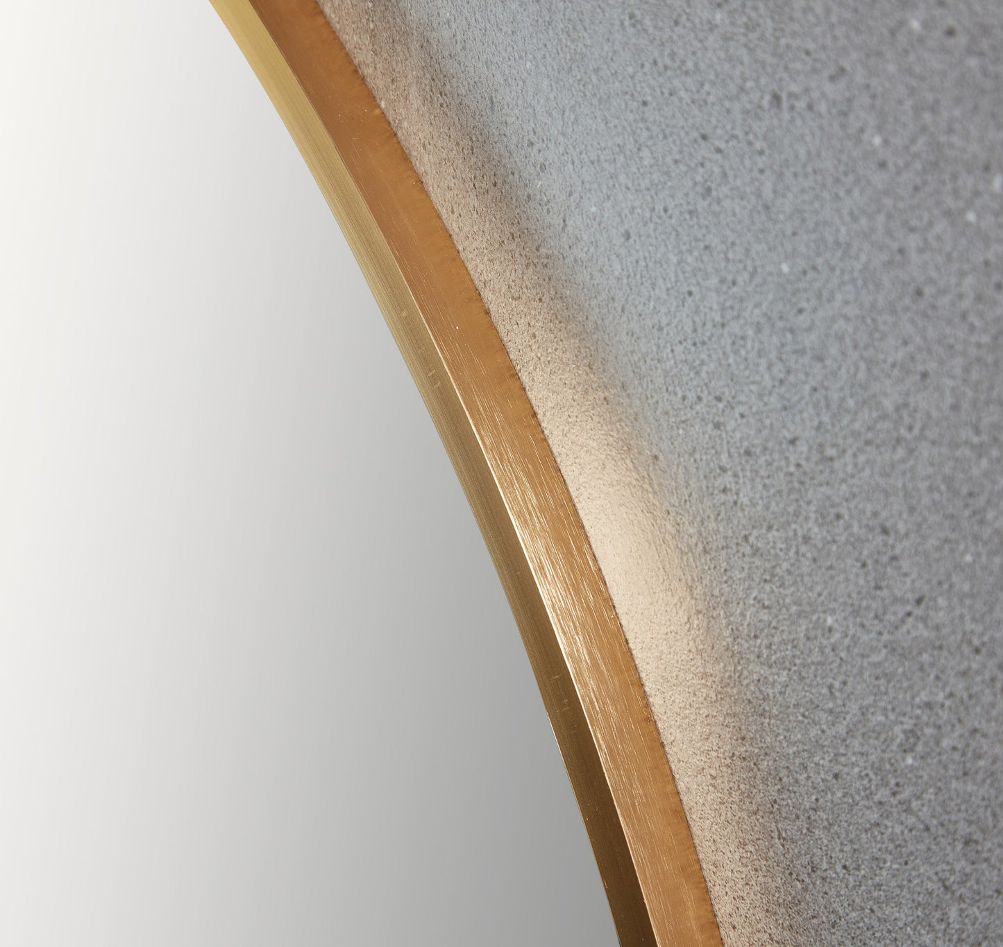 Spiegel met gouden frame