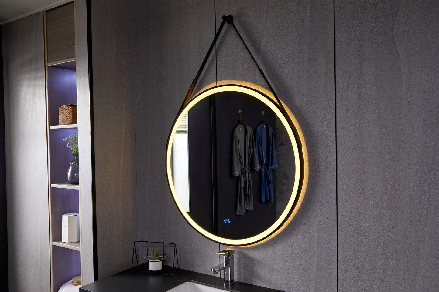 Spiegel rond 80 cm met trendy riem zwart frame, inbouw led verlichting en anti-condens
